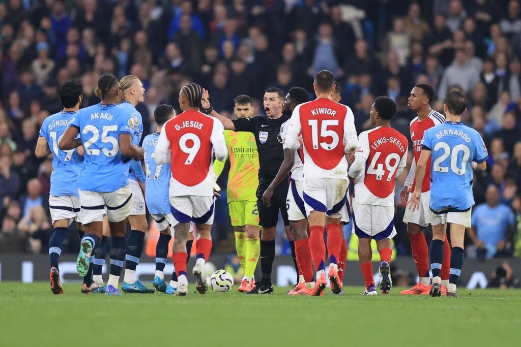 Erling Haaland hanya bisa diam ketika di ejek pemain arsenal