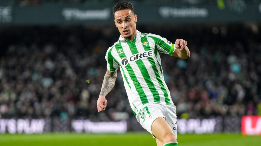 antony cetak gol spektakuler dan perlahan membawa real betis naik peringkat